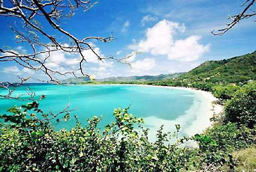 Paradise Beach -  Photo von Grenada Explorer - grenadatravelforum.com/photoCarriacou - 